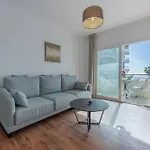 Cozy & Comfy Seaside Retreat In *