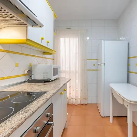 Cozy & Comfy Seaside Retreat In شقة إِستيبونا