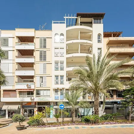 Cozy & Comfy Seaside Retreat In *