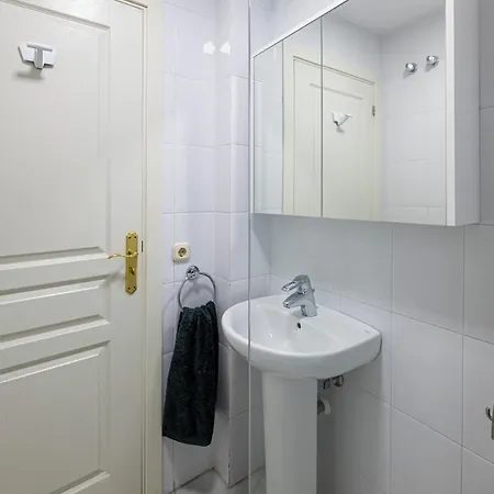 شقة Cozy & Comfy Seaside Retreat In إِستيبونا