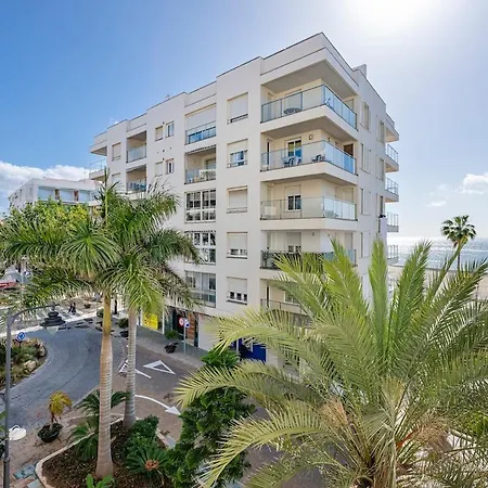 Apartment Cozy & Comfy Seaside Retreat In *