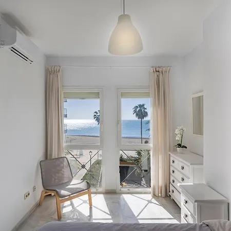 Apartment Cozy & Comfy Seaside Retreat In *