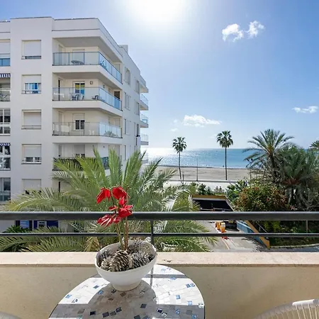 Апартаменты Cozy & Comfy Seaside Retreat In