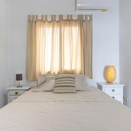 Cozy & Comfy Seaside Retreat In Apartment