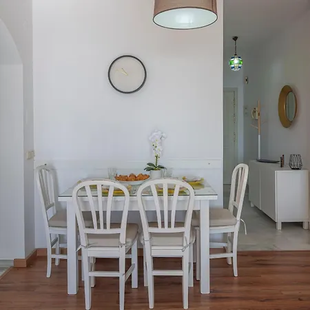 Cozy & Comfy Seaside Retreat In Apartment Estepona