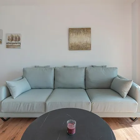 Cozy & Comfy Seaside Retreat In Apartment Estepona