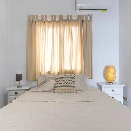 Cozy & Comfy Seaside Retreat In Lejlighed *