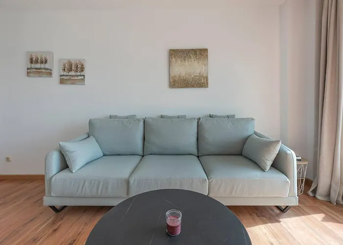 Cozy & Comfy Seaside Retreat In Estepona