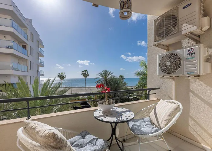 Apartamento Cozy & Comfy Seaside Retreat In