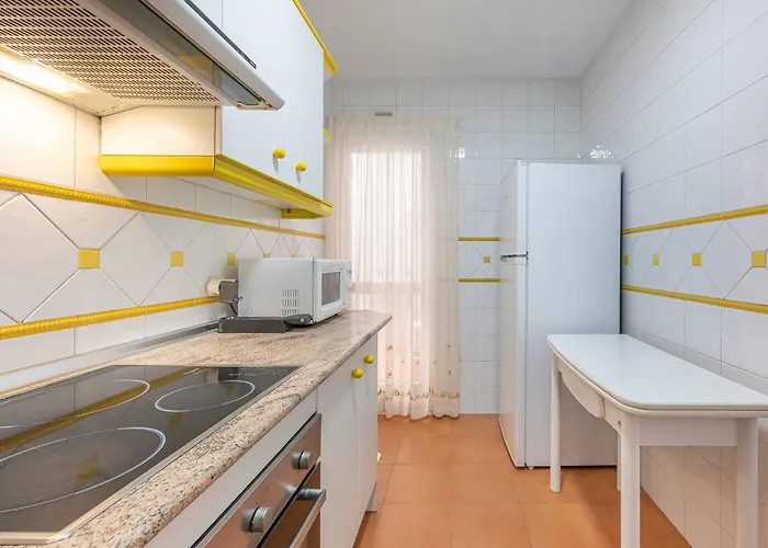 Apartamento Cozy & Comfy Seaside Retreat In *