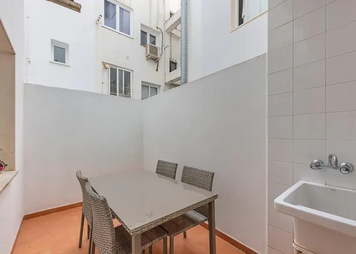 Apartamento Cozy & Comfy Seaside Retreat In