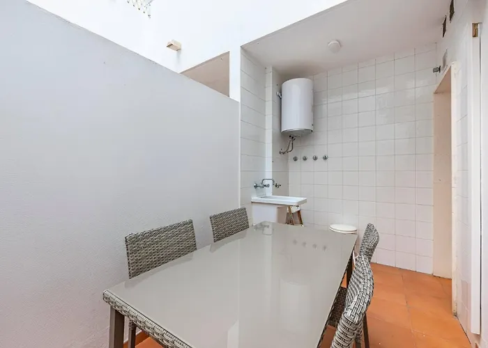 Cozy & Comfy Seaside Retreat In Daire *