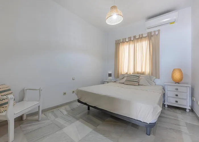 Apartamento Cozy & Comfy Seaside Retreat In Estepona