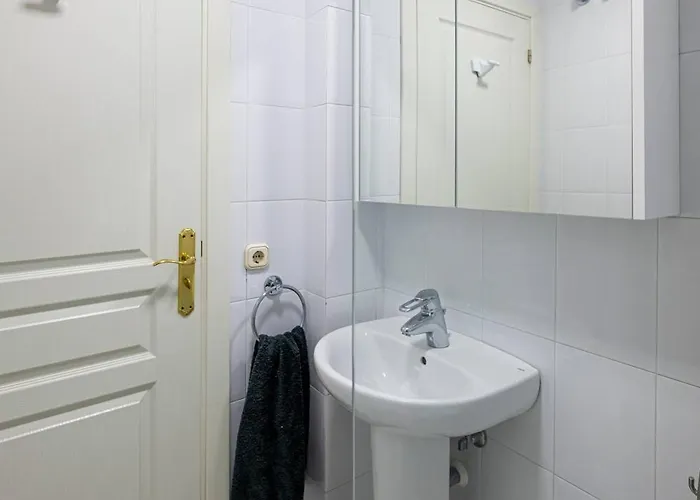 Daire Cozy & Comfy Seaside Retreat In *