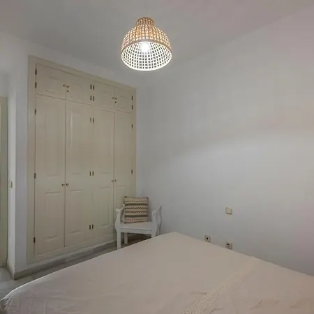 Apartment Cozy & Comfy Seaside Retreat In *