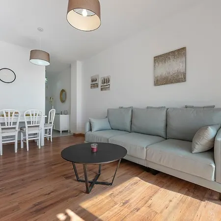 Cozy & Comfy Seaside Retreat In *