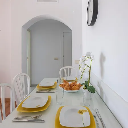 Cozy & Comfy Seaside Retreat In Apartment *