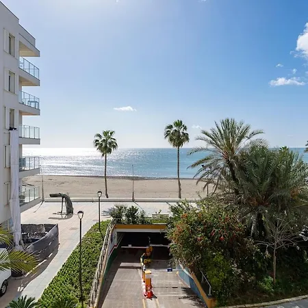 Apartment Cozy & Comfy Seaside Retreat In *