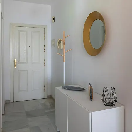 Cozy & Comfy Seaside Retreat In Apartment