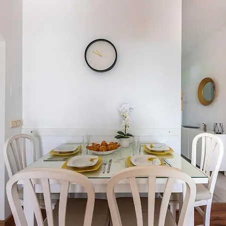 Apartment Cozy & Comfy Seaside Retreat In