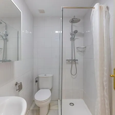 Cozy & Comfy Seaside Retreat In Apartment *