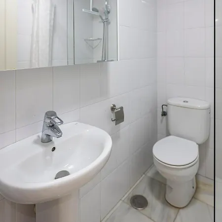 Cozy & Comfy Seaside Retreat In Apartment