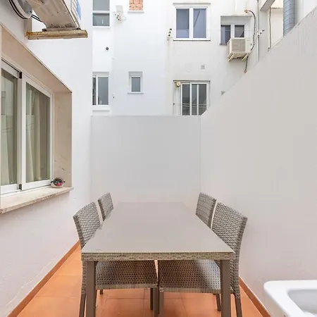 Apartment Cozy & Comfy Seaside Retreat In *