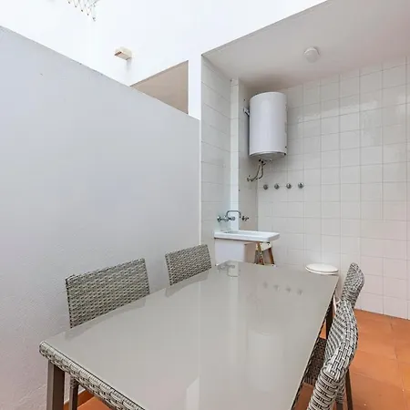 Cozy & Comfy Seaside Retreat In *