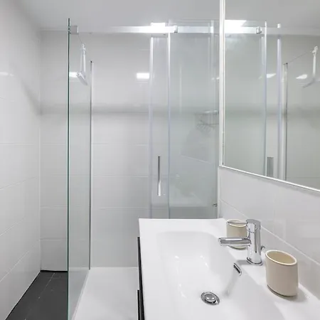 Cozy & Comfy Seaside Retreat In Apartment