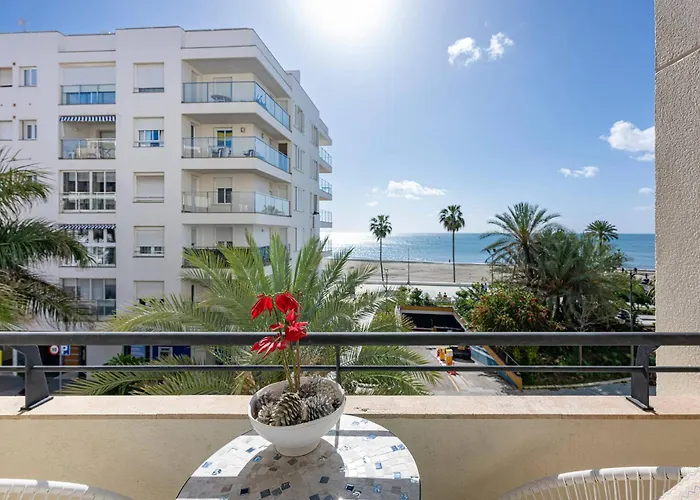 Cozy & Comfy Seaside Retreat In *